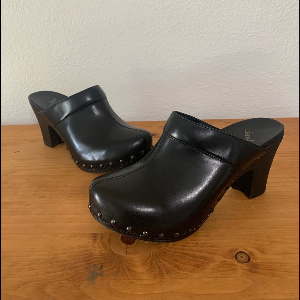 Dansko Womens Size 39 US 8.5 Black Leather Platform Clogs Studded Heels